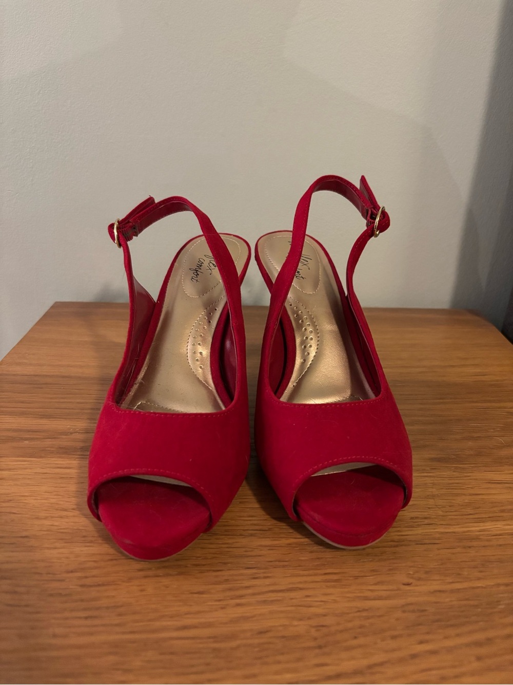 Dexflex Comfort red faux suede peep toe sling back heels size 7 1/2